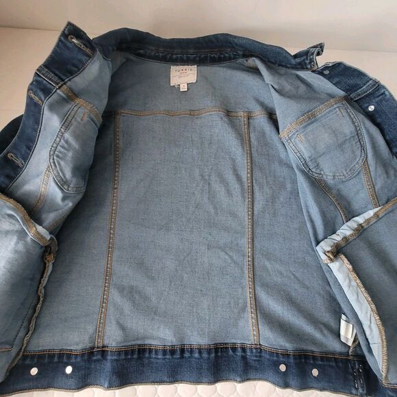 Torrid Denim Women's Trucker Denim Jean Jacket First at Fit Stretch Plus Size 3 - Picture 10 of 13